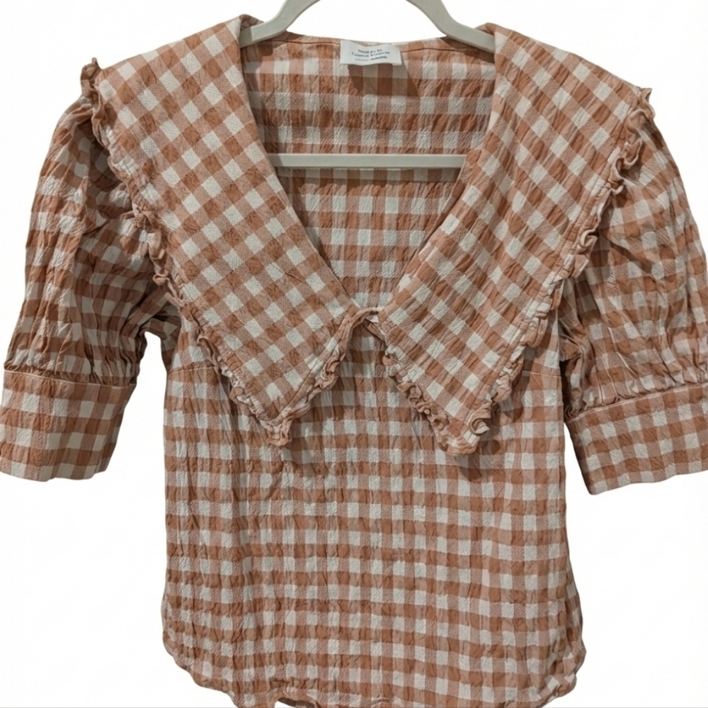 Chic Gingham Blouse with Ruffled Collar